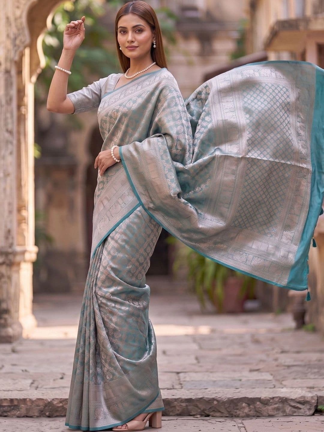 SOURAGYA Woven Design Zari Silk Blend Banarasi Saree thumbnail 4