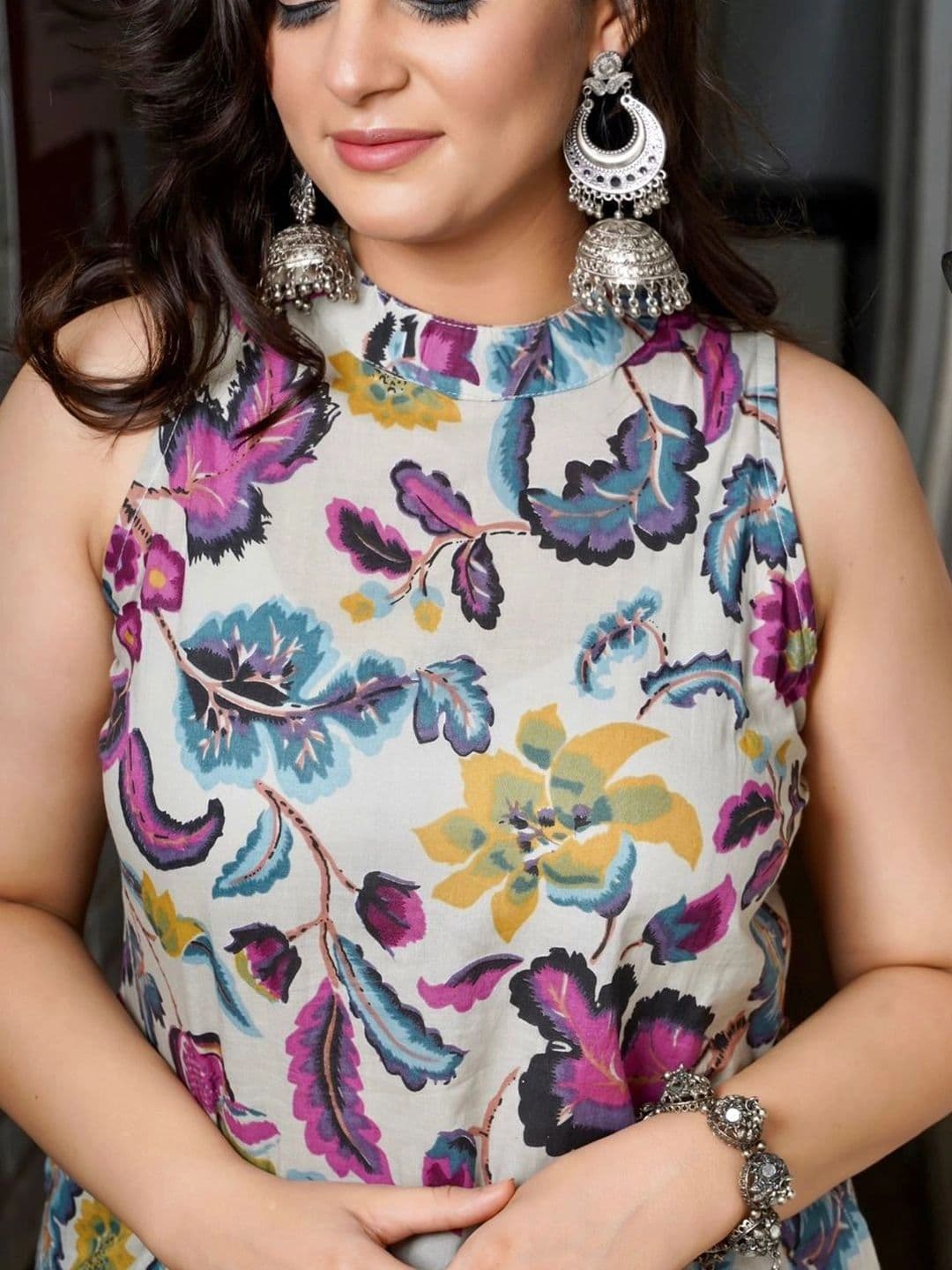 GoSriKi Women Floral Printed Regular Kurta with Trousers thumbnail 7