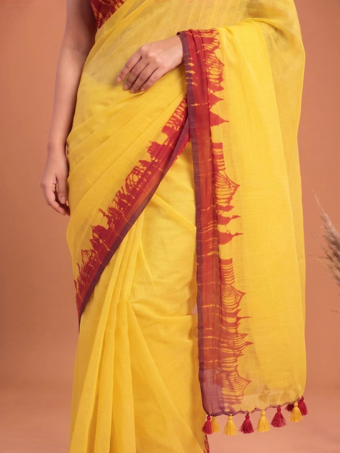 Mitera Embroidered Pure Cotton Saree thumbnail 4