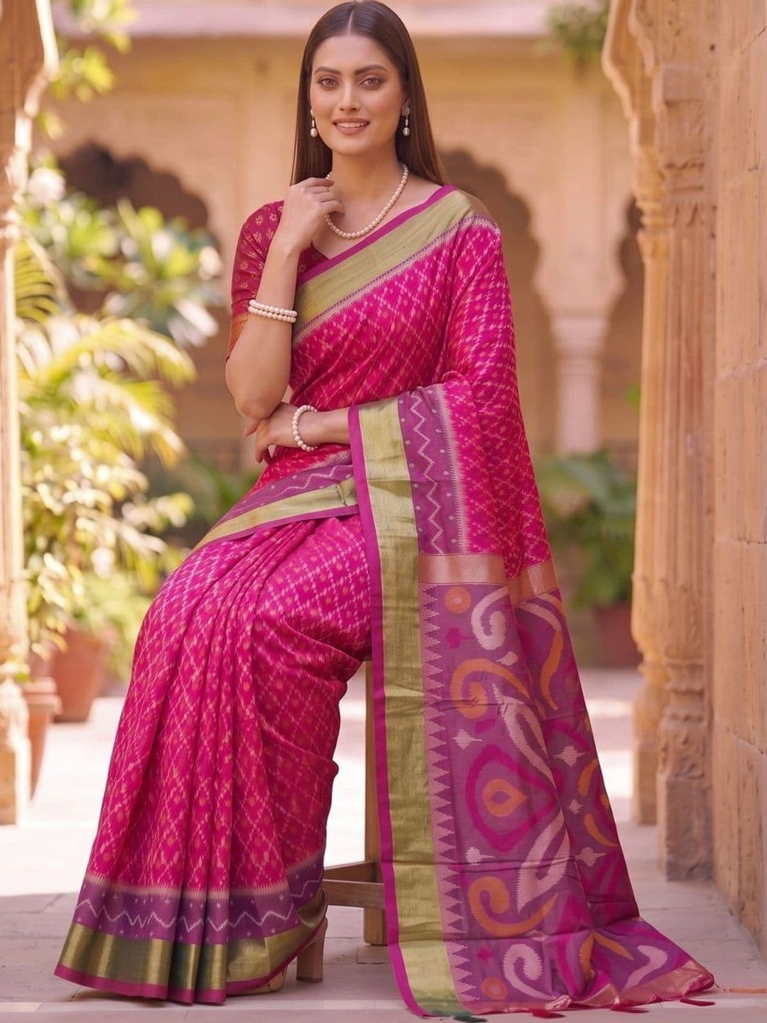 SOURAGYA Zari Silk Blend Banarasi Saree thumbnail 4