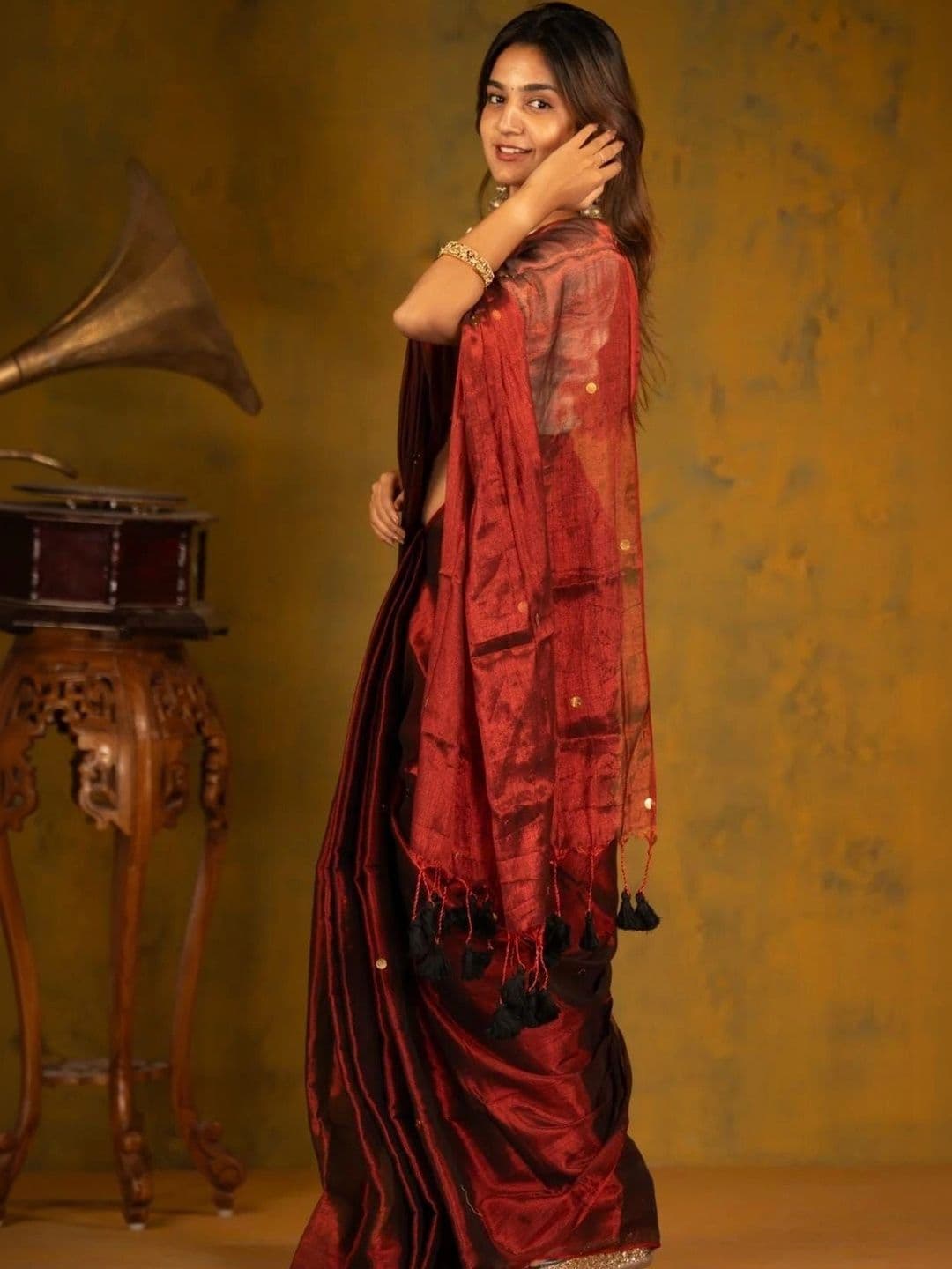 Sangria Ethnic Motifs Sequinned Tissue Chanderi Saree thumbnail 2