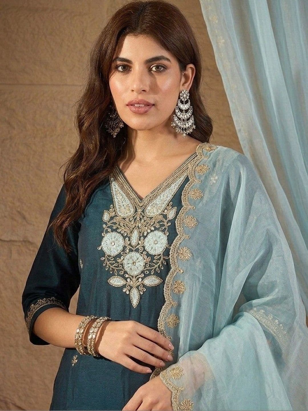 House of Pataudi Women Ethnic Motifs Embroidered Regular Thread Work Kurta with Trousers & With Dupatta thumbnail 2