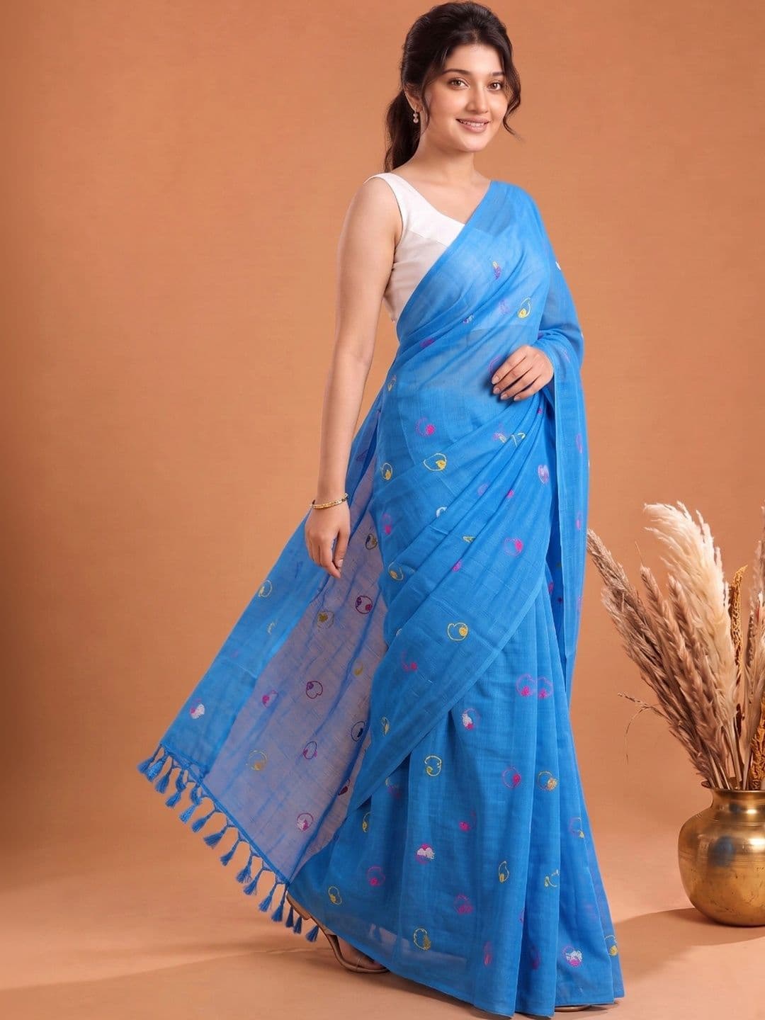 Mitera Ethnic Motifs Embroidered Pure Cotton Handloom Saree - view 1