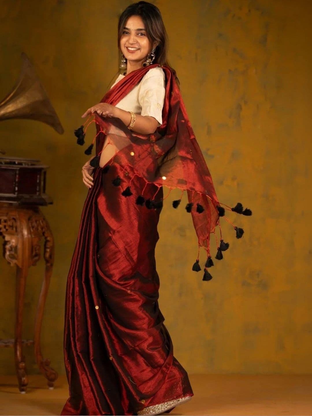 Sangria Ethnic Motifs Sequinned Tissue Chanderi Saree thumbnail 6