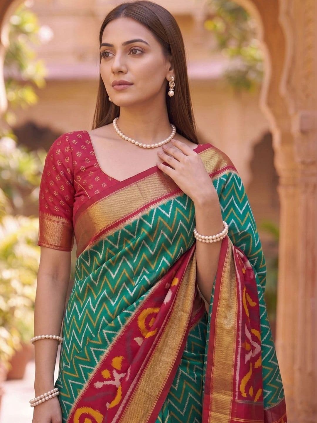 SOURAGYA Zari Silk Blend Banarasi Saree thumbnail 6