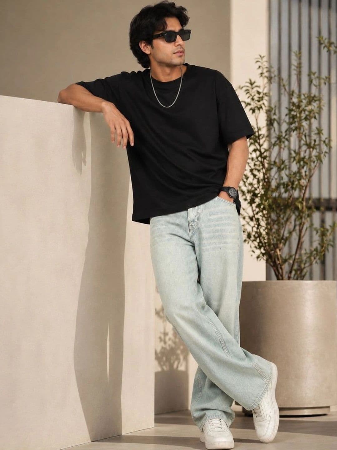 me Queen Men Straight Fit Mid-Rise Light Fade Jeans thumbnail 2