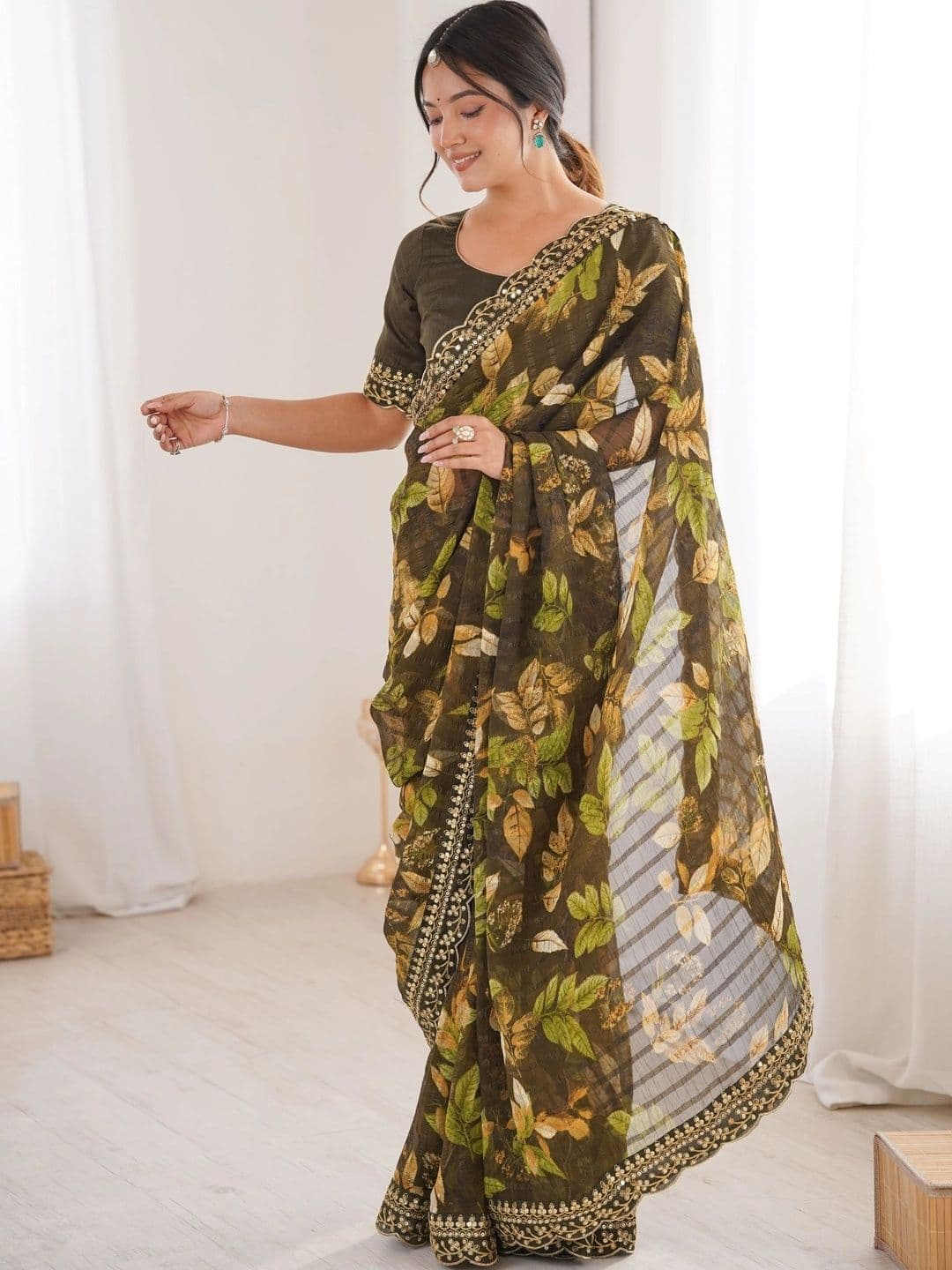 Mitera Ethnic Motifs Patchwork Pure Georgette Saree thumbnail 4