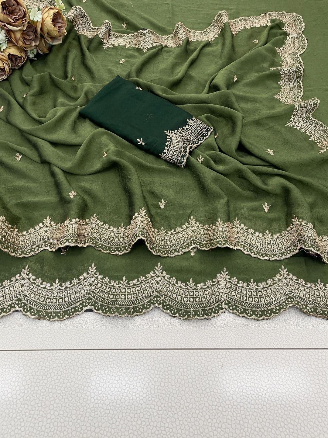 Saanvi Floral Embroidered Poly Georgette Saree thumbnail 2