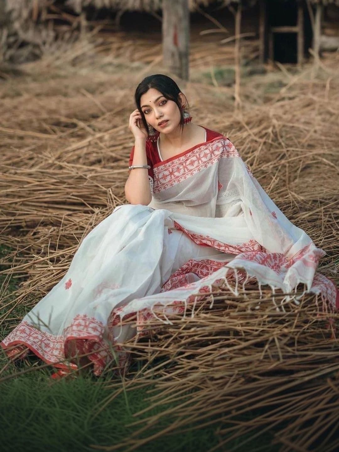 RUTVA FASHION Woven Design Zari Art Silk Banarasi Saree thumbnail 6