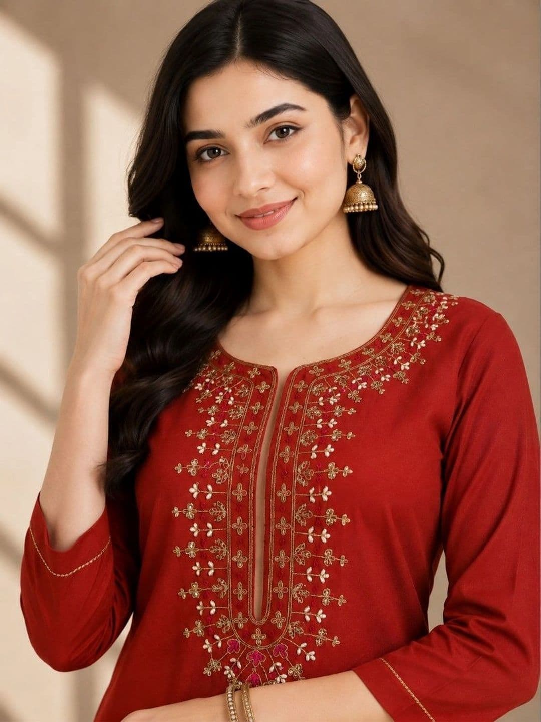 SAVYO Women Ethnic Motifs Embroidered Regular Thread Work Kurta with Trousers thumbnail 4