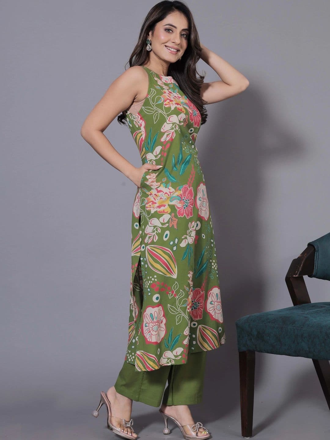 all about you Women Floral Printed Pure Cotton Straight Kurta with Palazzos thumbnail 5