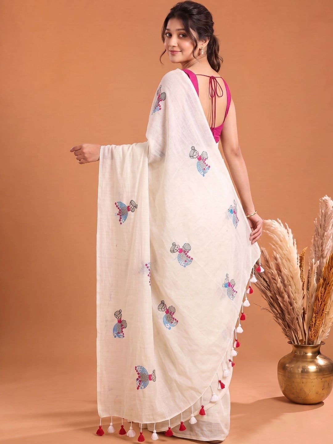 Mitera Ethnic Motifs Embroidered Pure Cotton Saree thumbnail 3