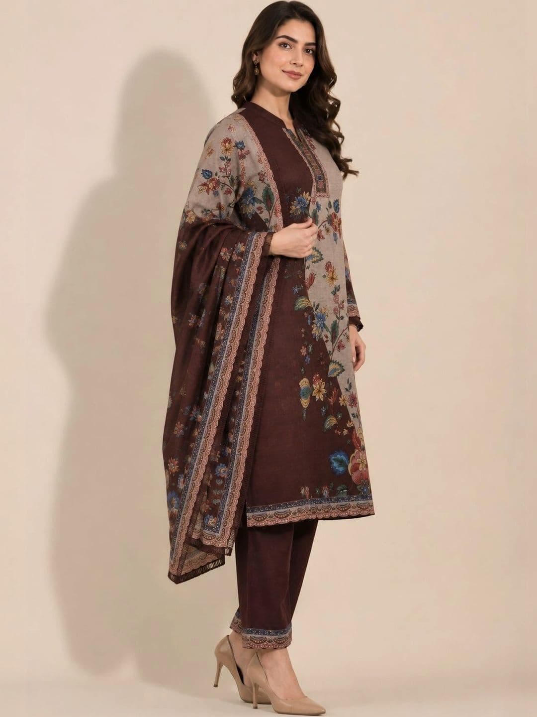 Wool's Kart Women Floral Printed Regular Kurta with Trousers & With Dupatta thumbnail 4