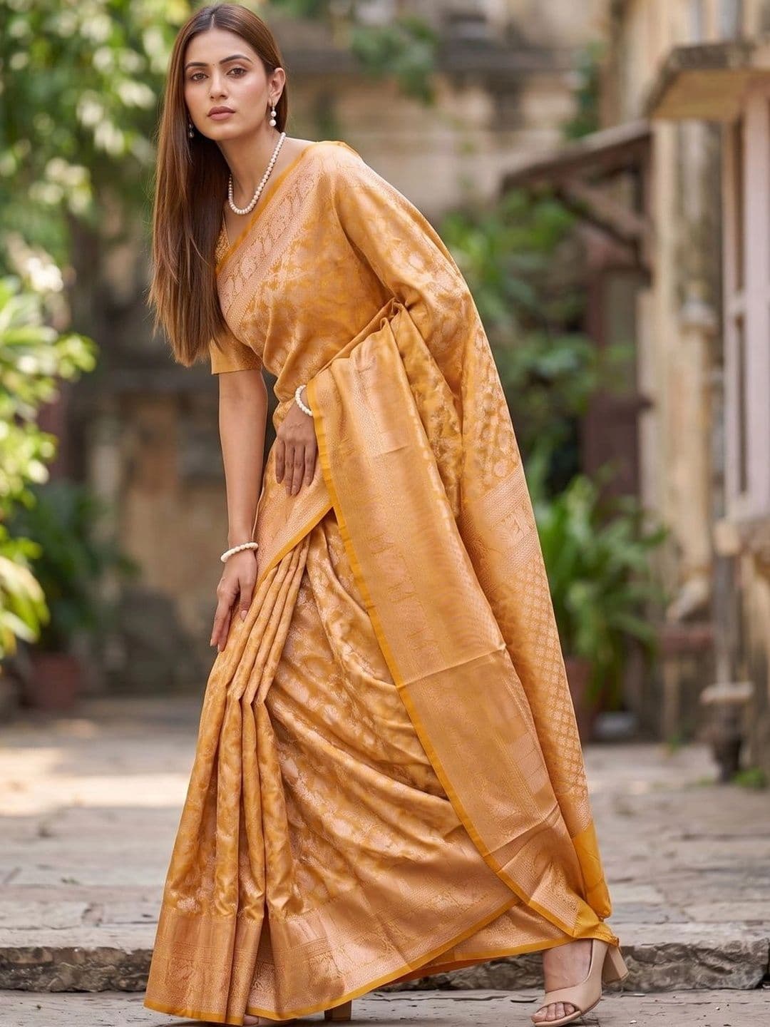 SOURAGYA Woven Design Zari Silk Blend Banarasi Saree thumbnail 4
