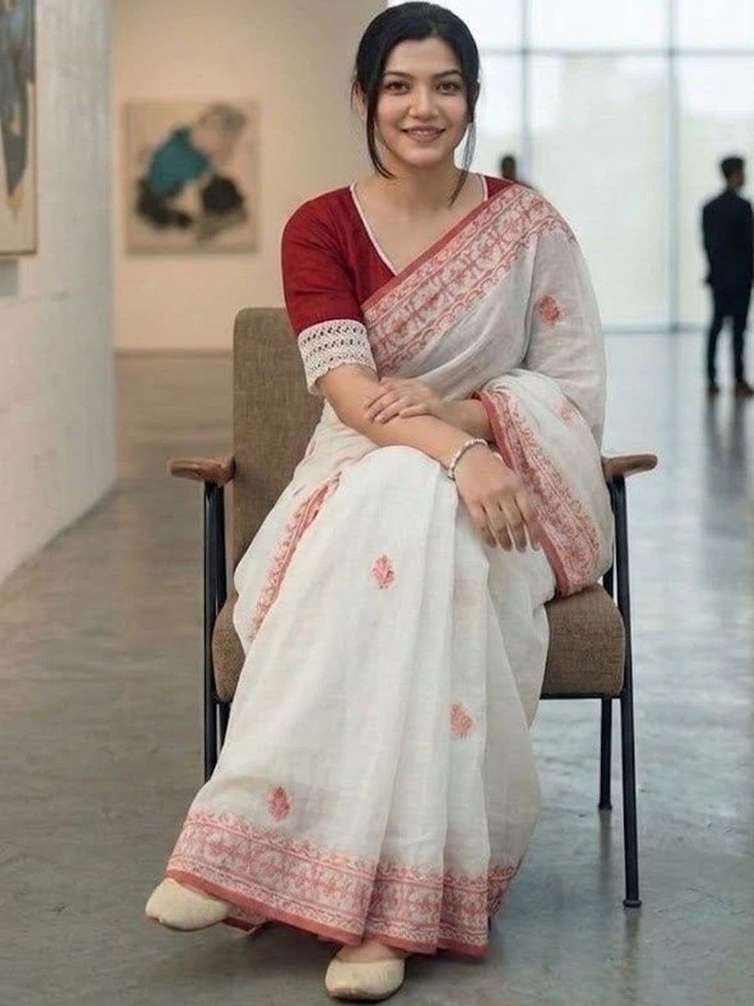 RUTVA FASHION Woven Design Zari Art Silk Banarasi Saree thumbnail 2