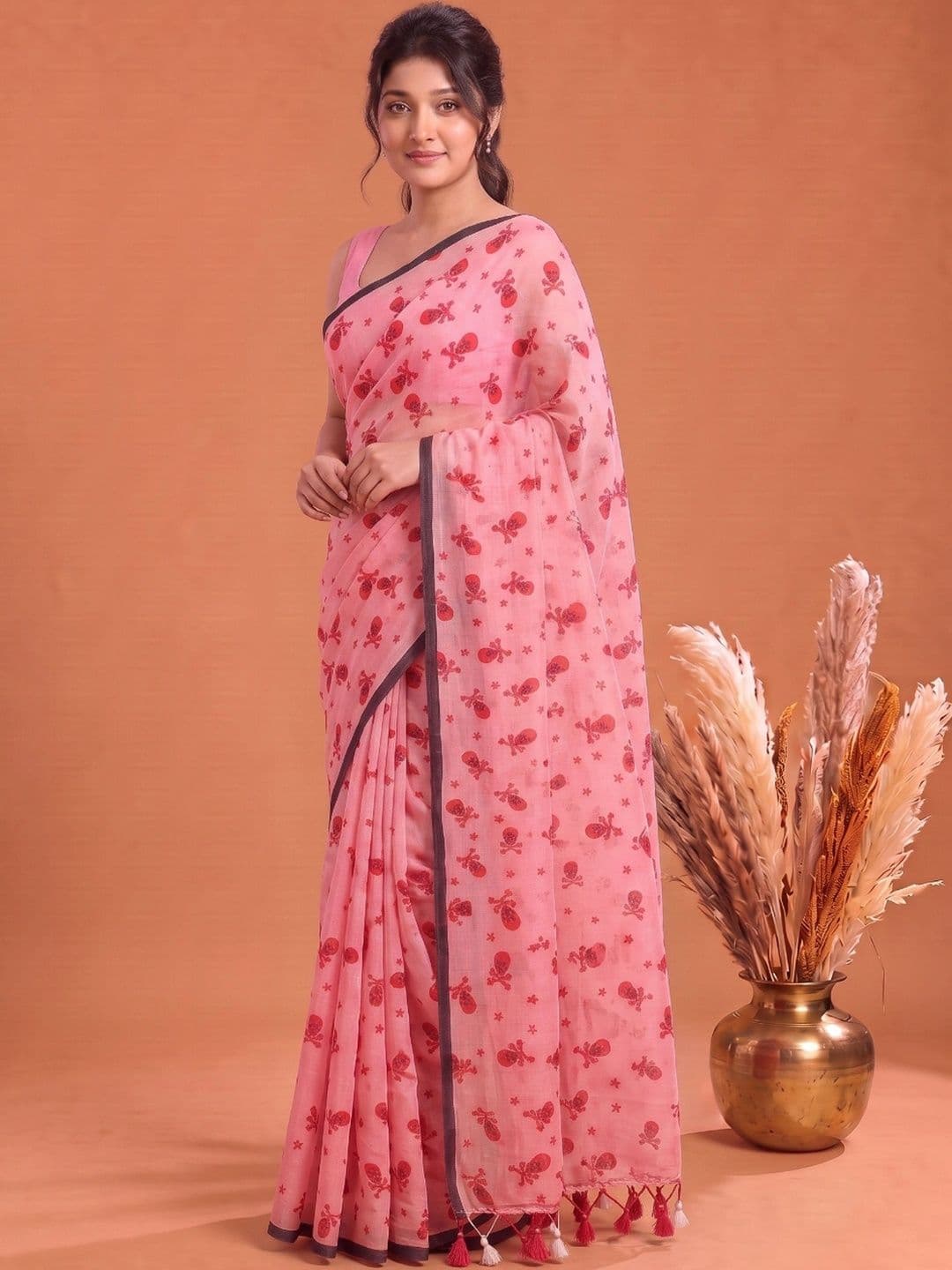 Mitera Women Cotton Floral Printed Saree thumbnail 4