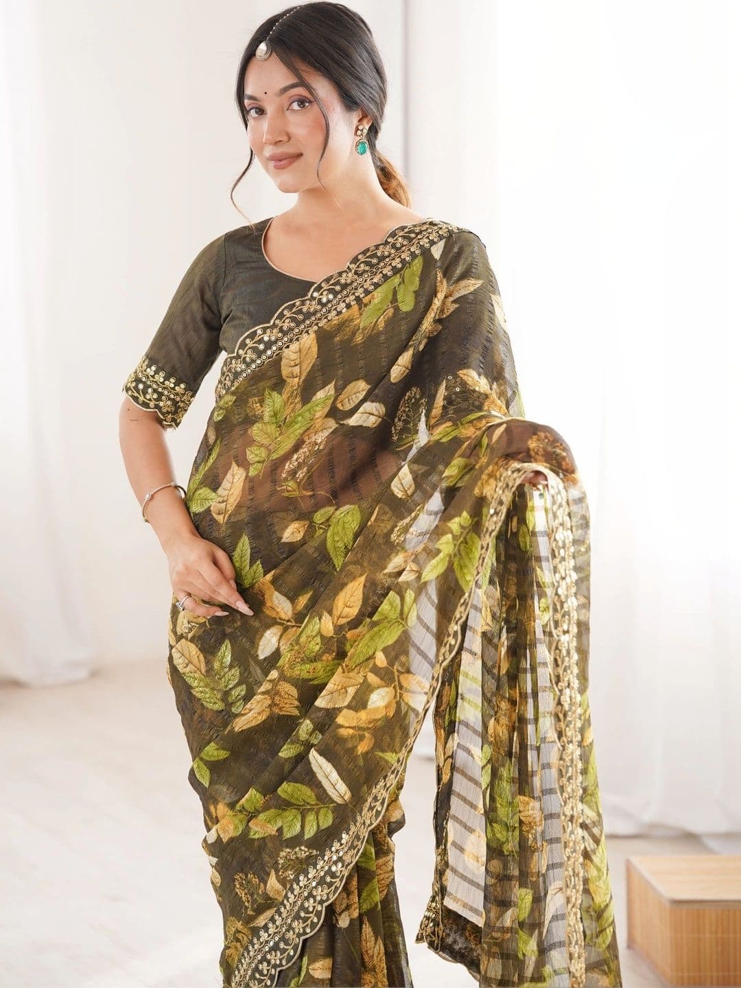 Mitera Ethnic Motifs Patchwork Pure Georgette Saree thumbnail 5
