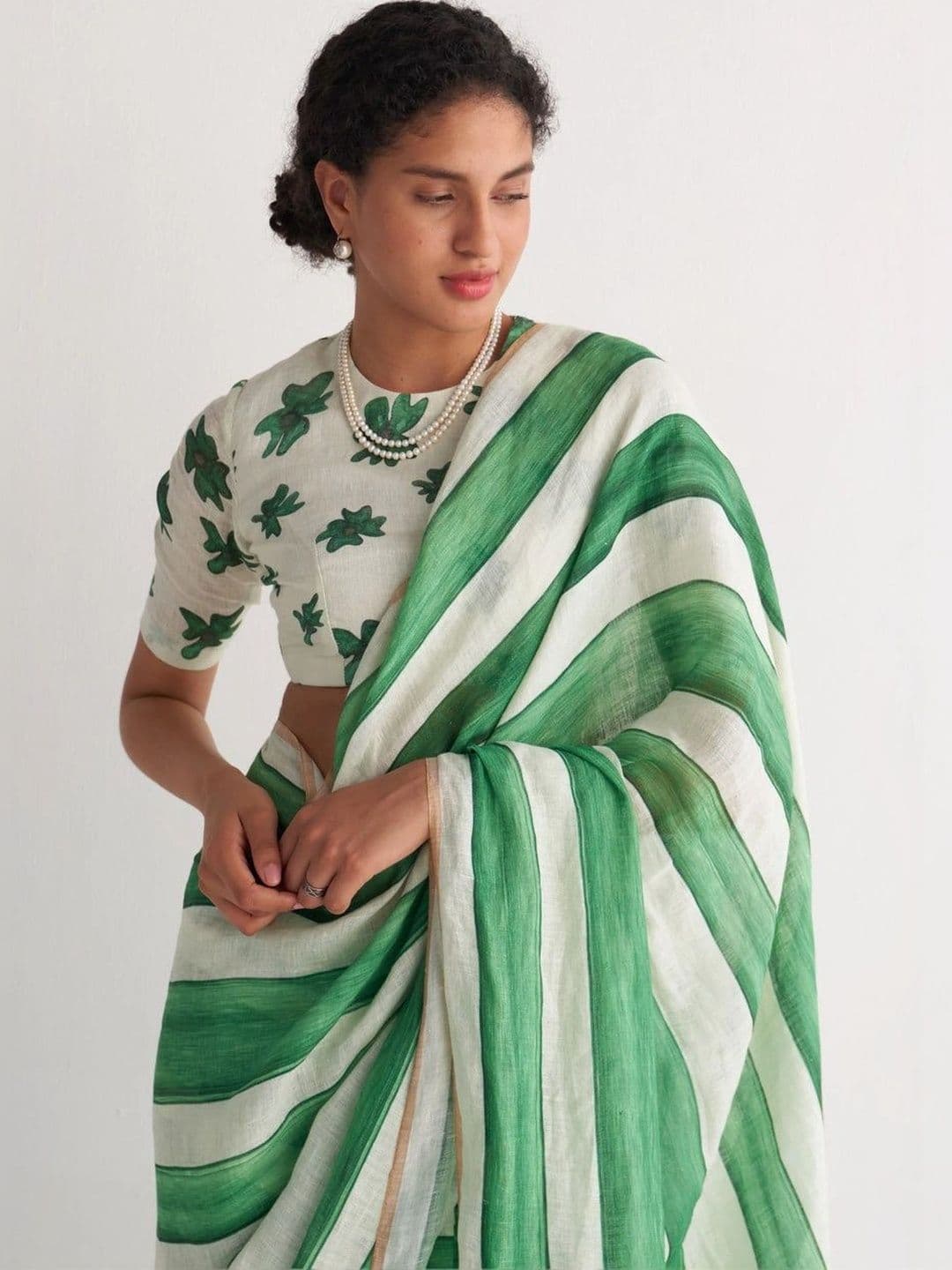 Swaraas Striped Pure Linen Saree thumbnail 5