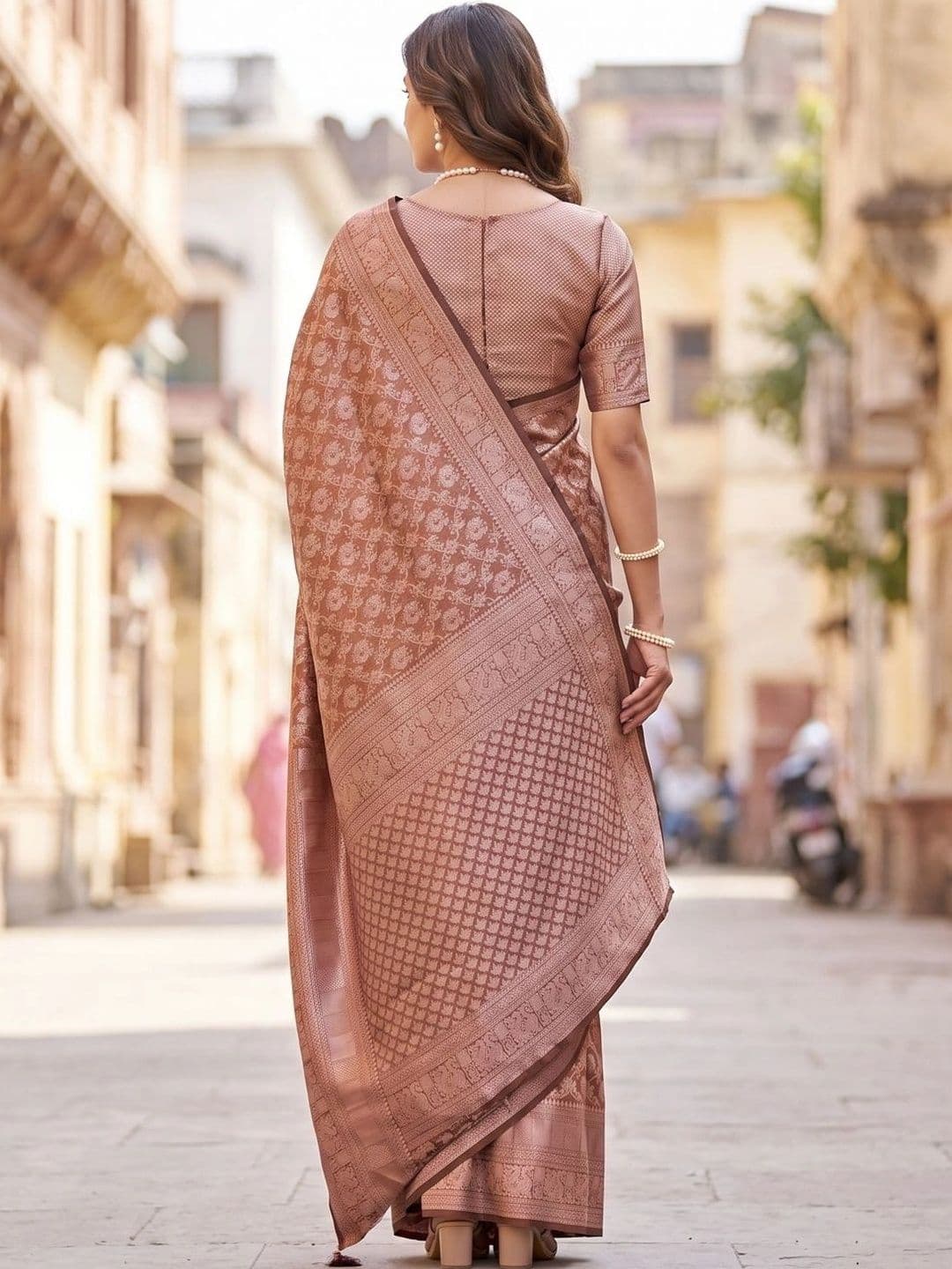 SOURAGYA Woven Design Zari Silk Blend Banarasi Saree thumbnail 2