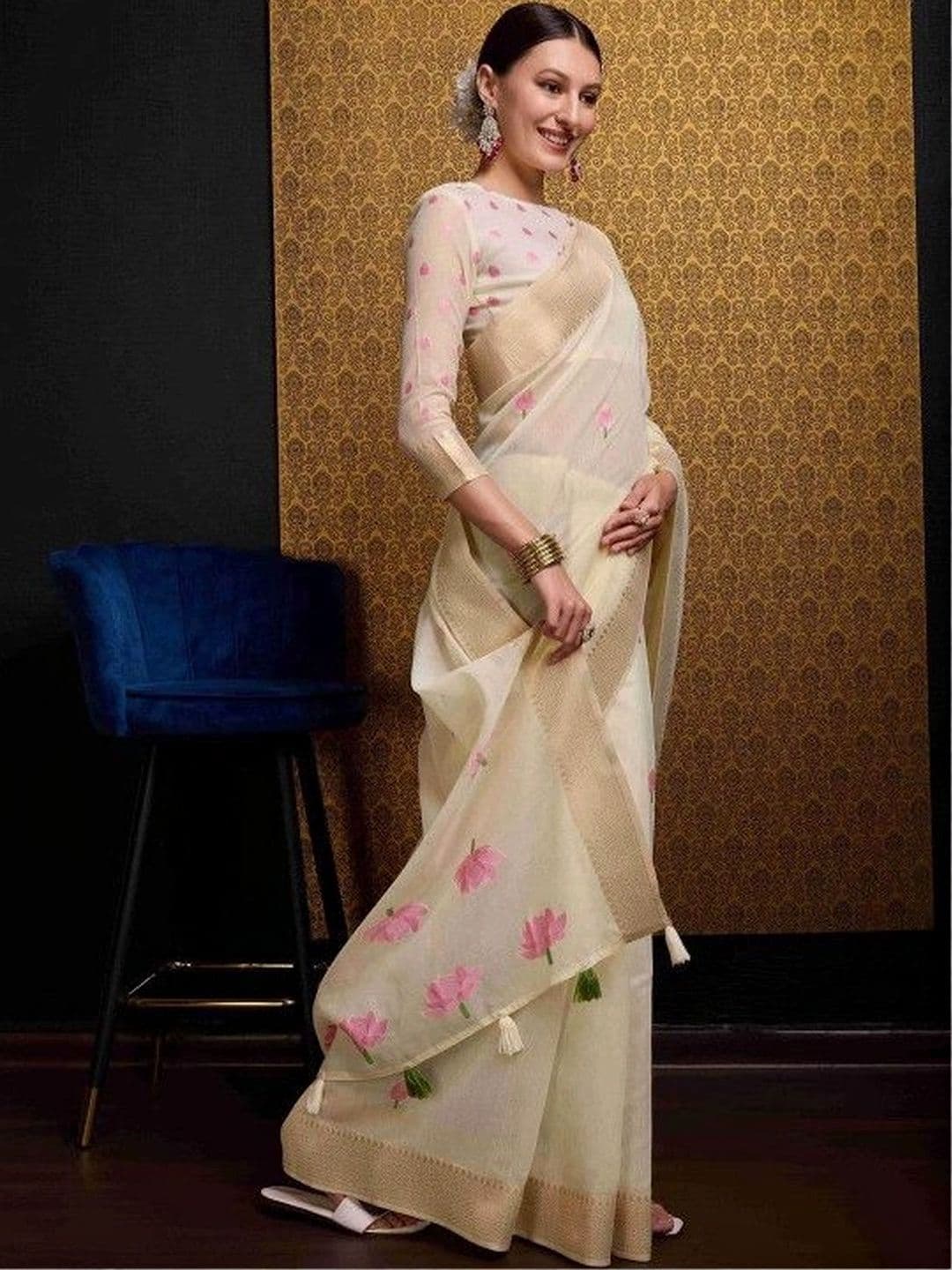 PAUSE Floral Embroidered Pure Cotton Saree thumbnail 3