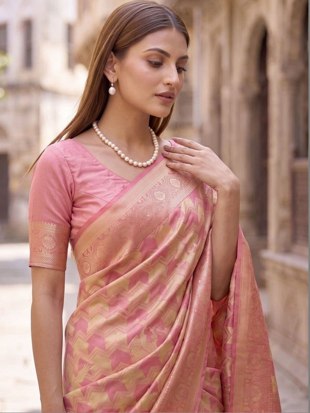 SOURAGYA Zari Silk Blend Banarasi Saree thumbnail 4