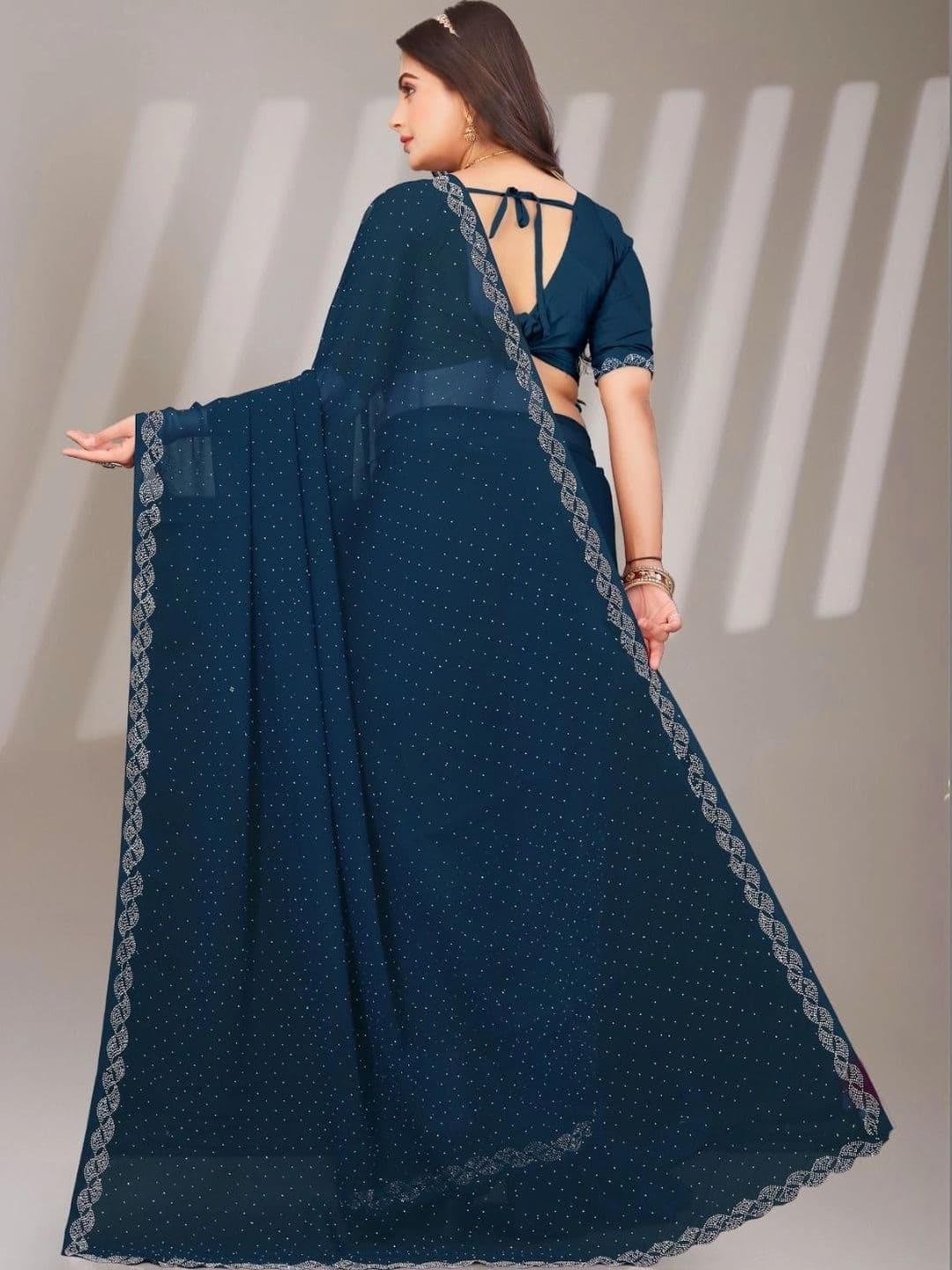 PRANU TRENDS Embroidered Poly Chiffon Saree thumbnail 2