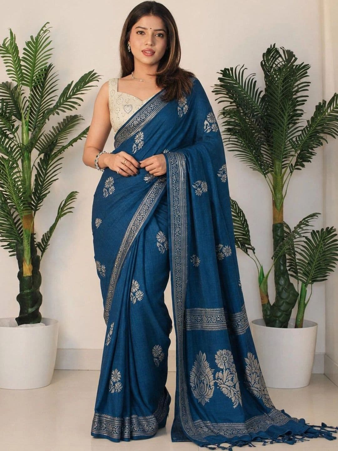 Sanwariya Silk Woven Design Zari Silk Blend Saree - view 1
