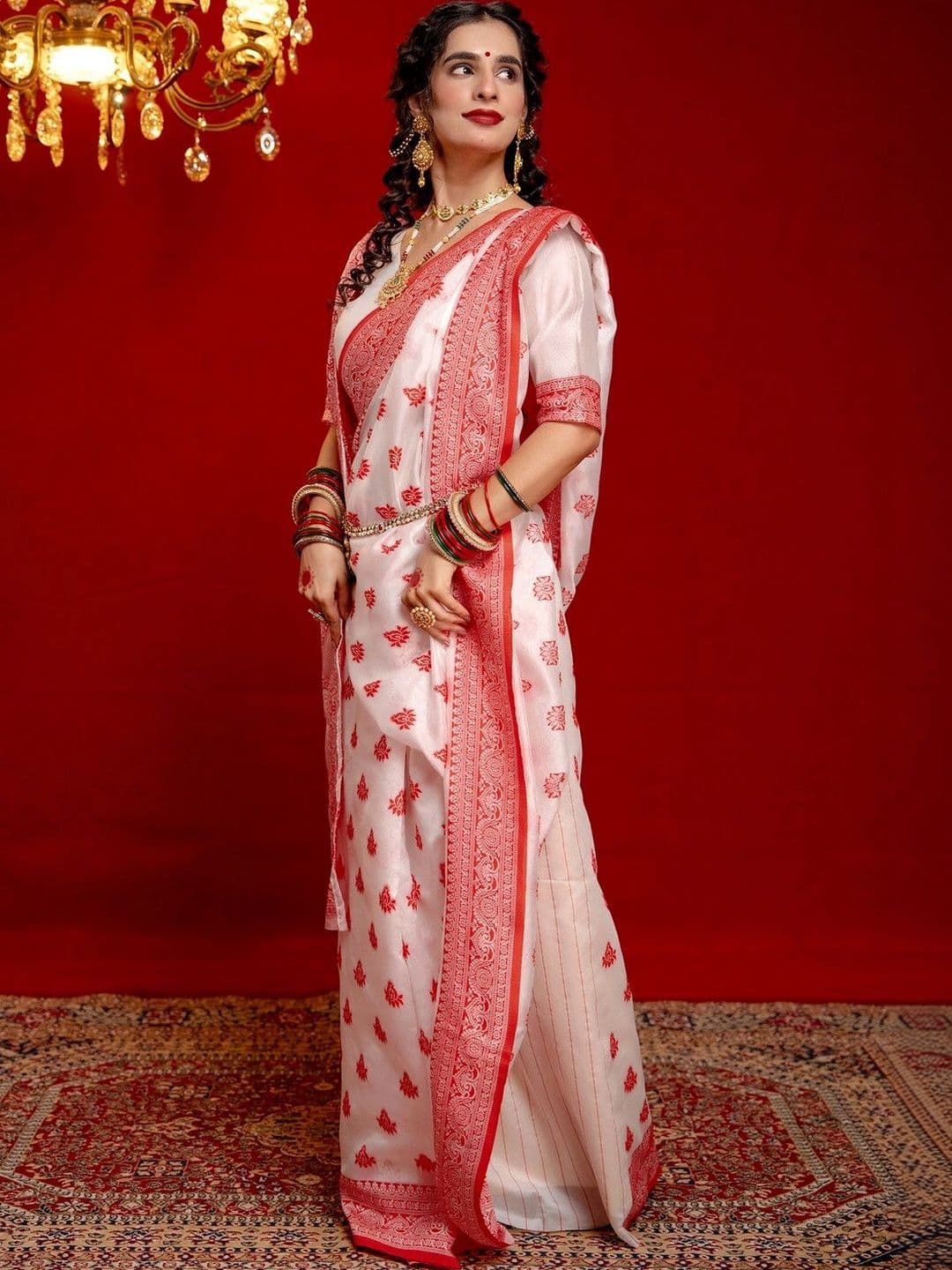 Satrani Woven Silk Baluchari Saree with Blouse Piece thumbnail 7