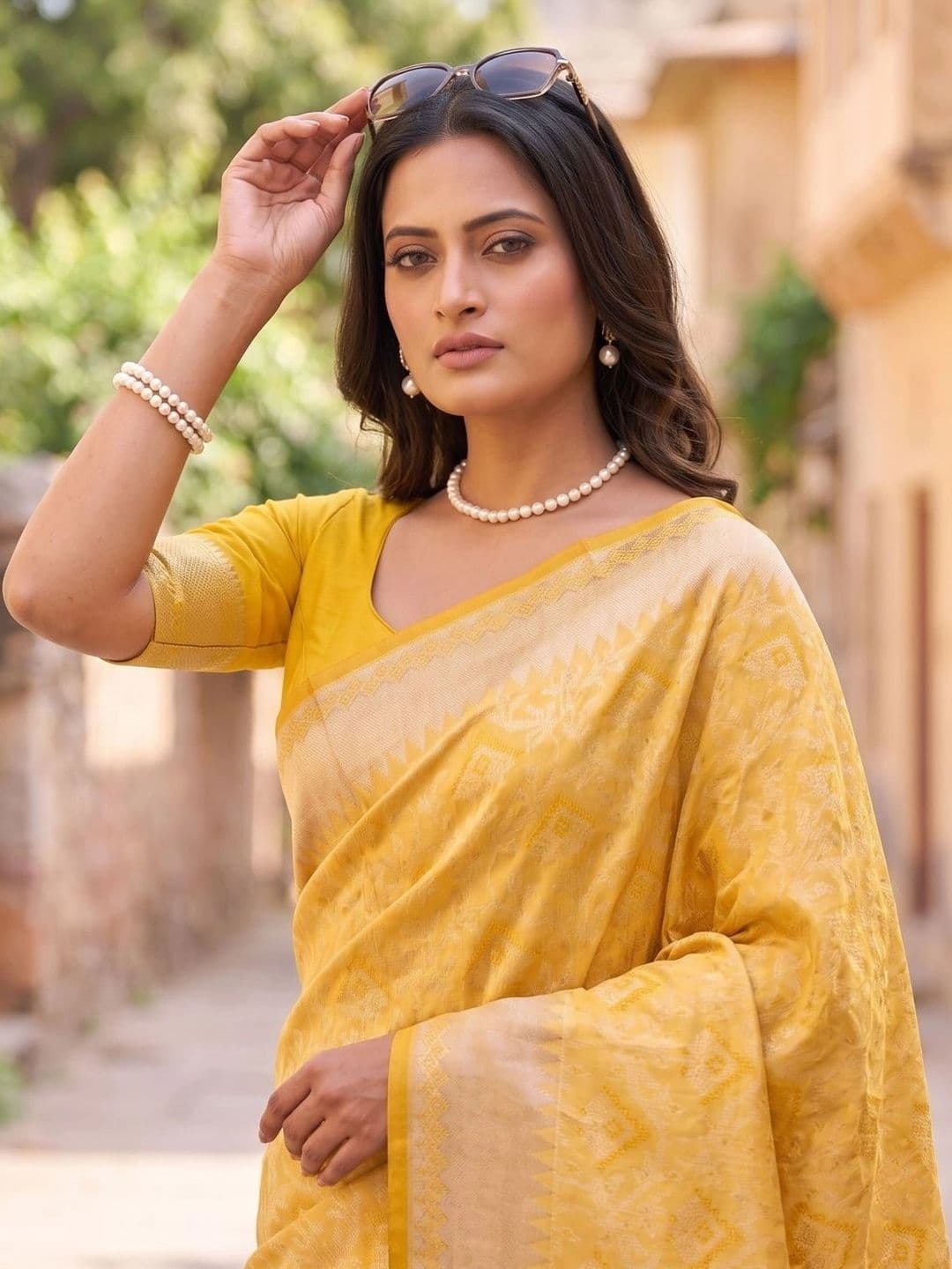 SOURAGYA Woven Design Zari Silk Blend Kanjeevaram Saree thumbnail 5