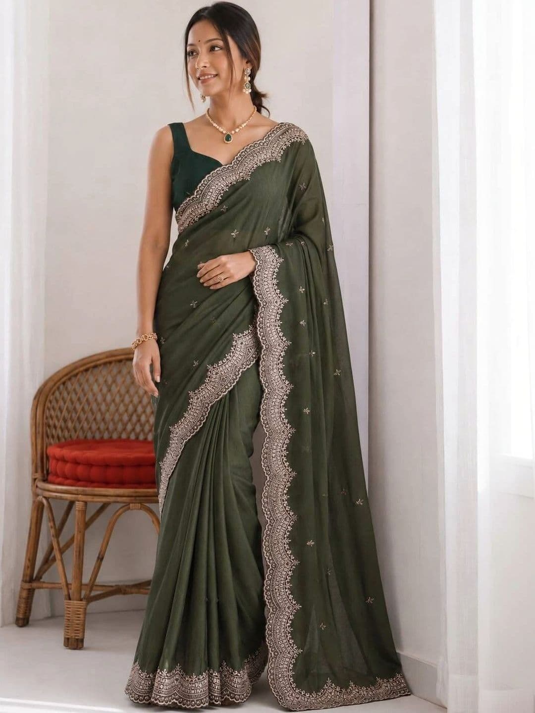 Saanvi Floral Embroidered Poly Georgette Saree - view 1