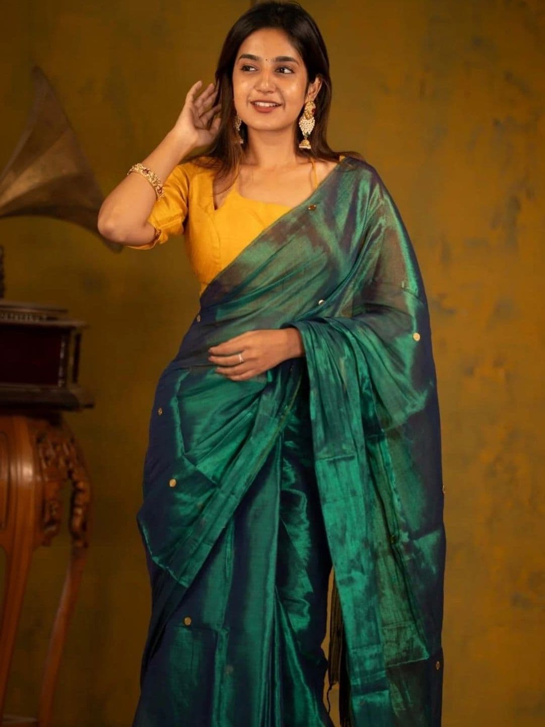 Sangria Ethnic Motifs Sequinned Tissue Chanderi Saree thumbnail 5