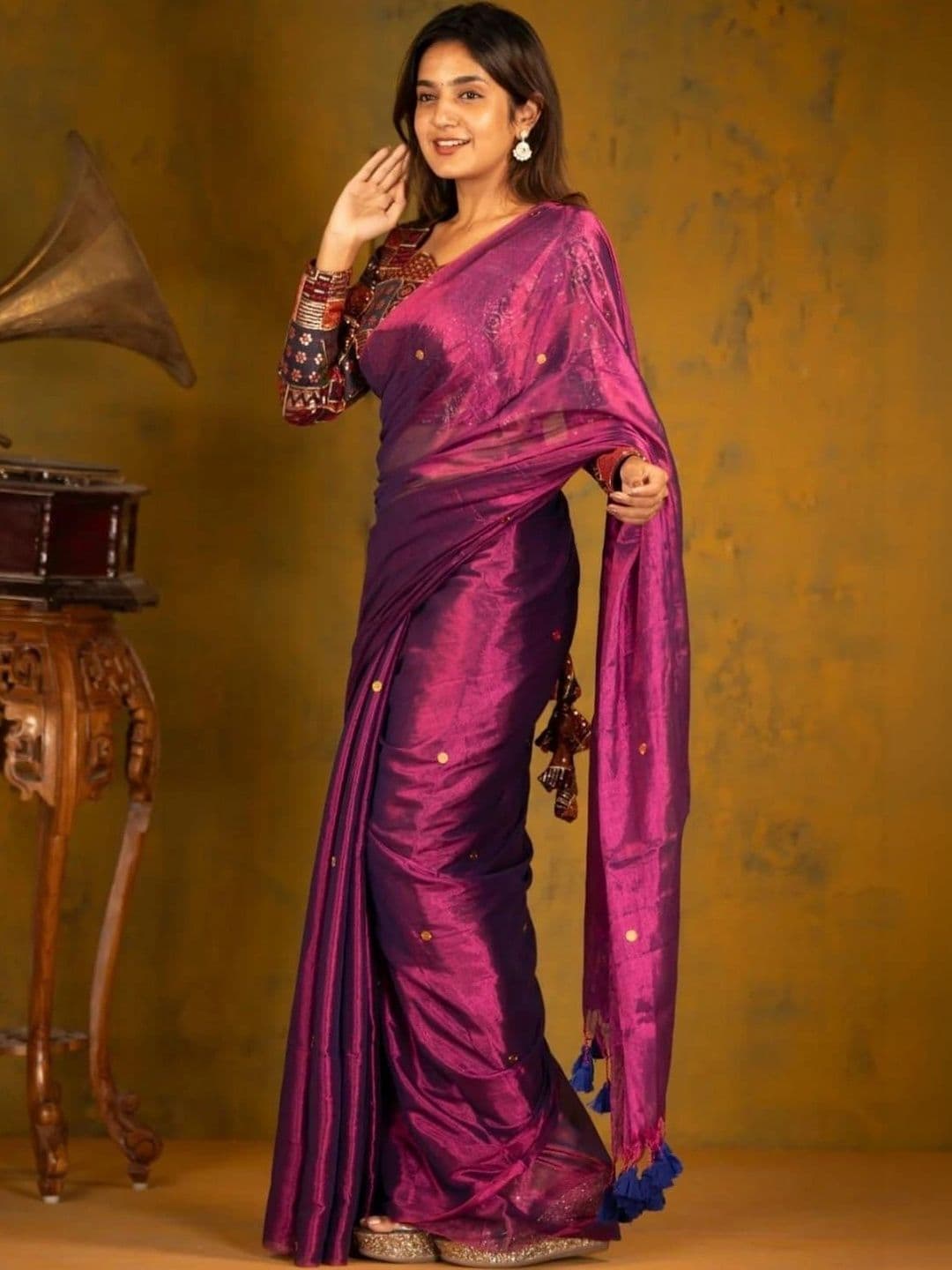 Sangria Ethnic Motifs Sequinned Tissue Chanderi Saree thumbnail 3