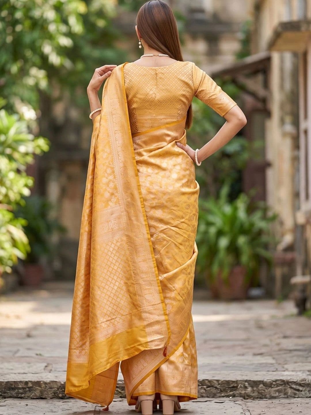 SOURAGYA Woven Design Zari Silk Blend Banarasi Saree thumbnail 3