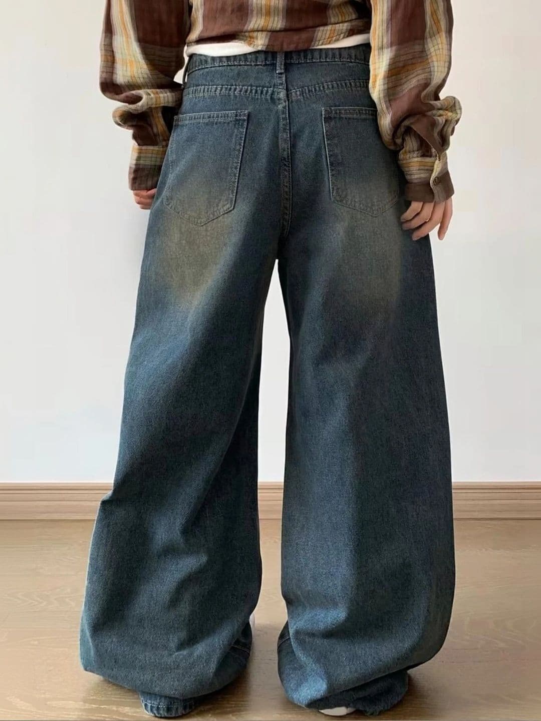ESLITA Women High-Rise Low Distress Light Fade Jeans thumbnail 3
