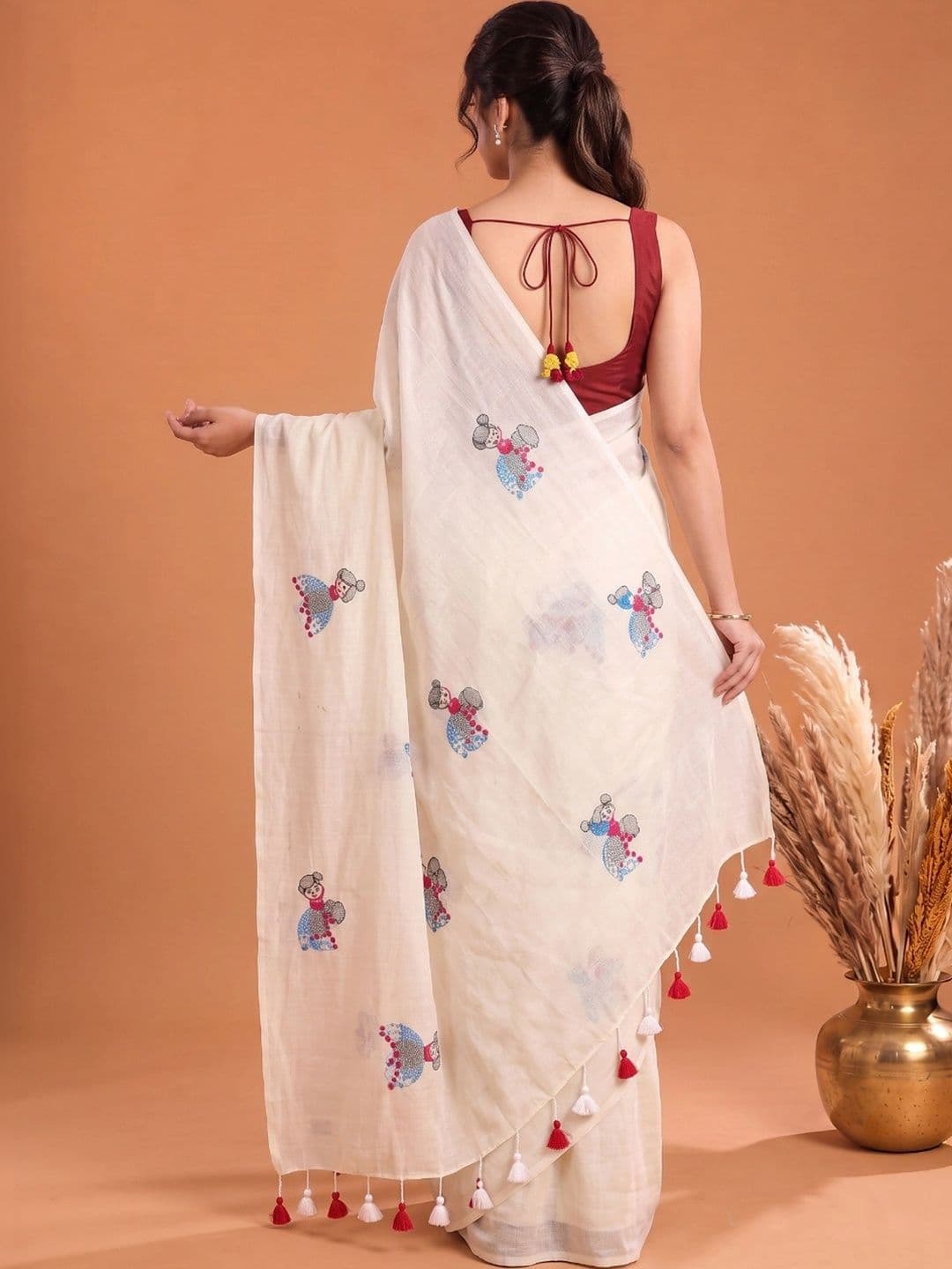 Mitera Ethnic Motifs Embroidered Pure Cotton Saree thumbnail 5