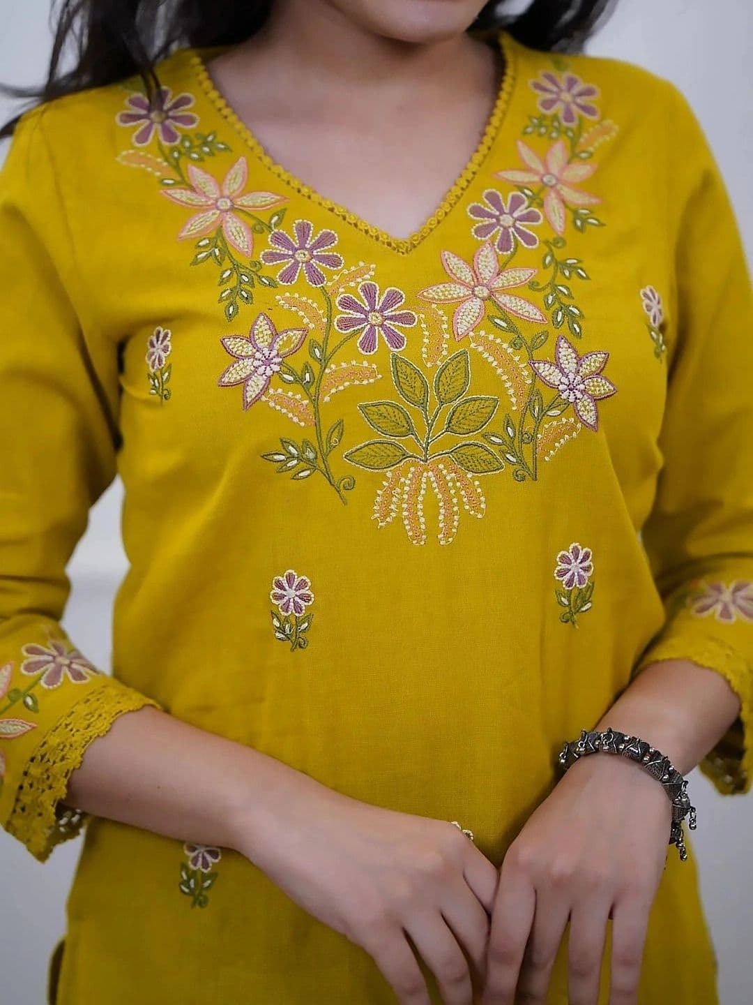 Kethi Fashion Women Floral Embroidered Regular Thread Work Pure Cotton Kurta with Trousers thumbnail 6
