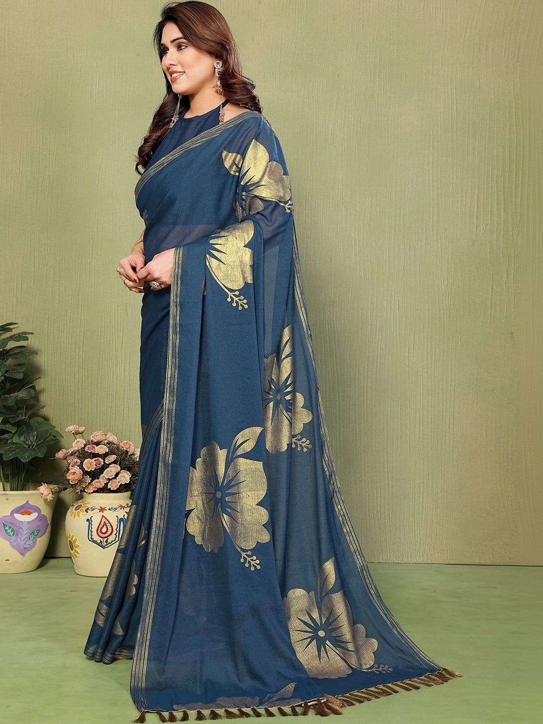 Urban Pallu Floral Pure Georgette Designer Saree thumbnail 3