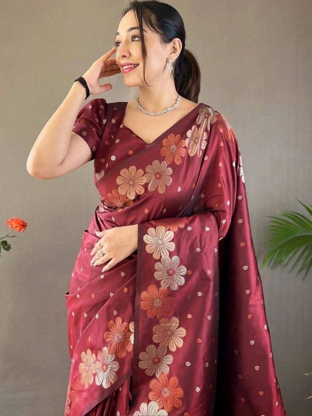 revika Floral Zari Art Silk Designer Kanjeevaram Saree thumbnail 3