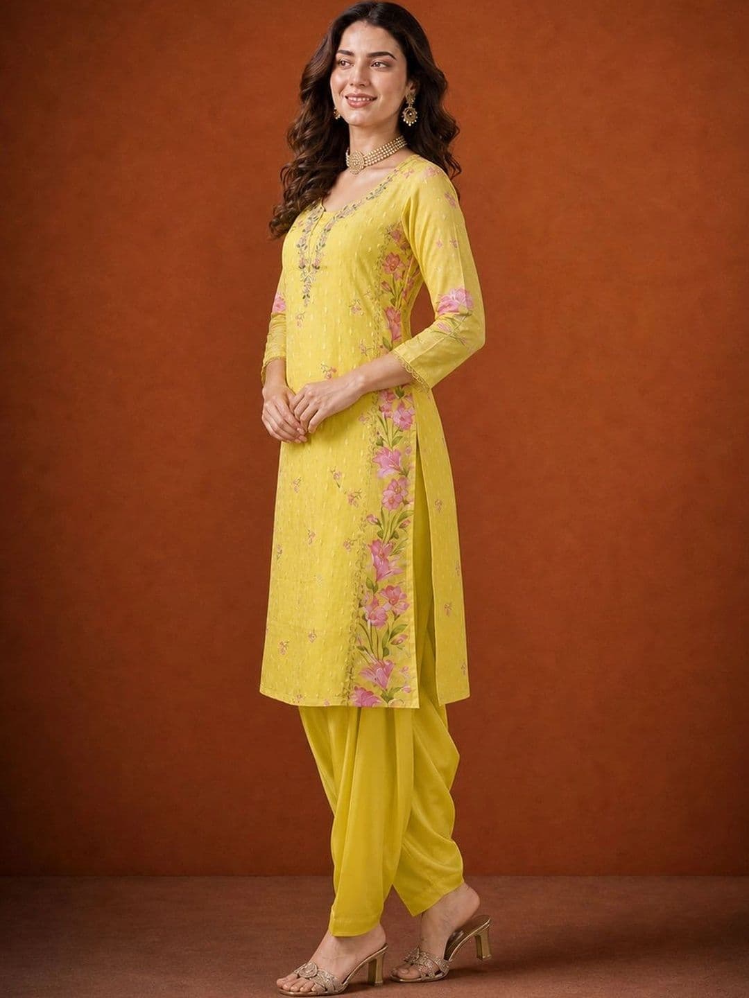 SAINOOR Women Floral Embroidered Regular Thread Work Kurta with Patiala & With Dupatta thumbnail 2