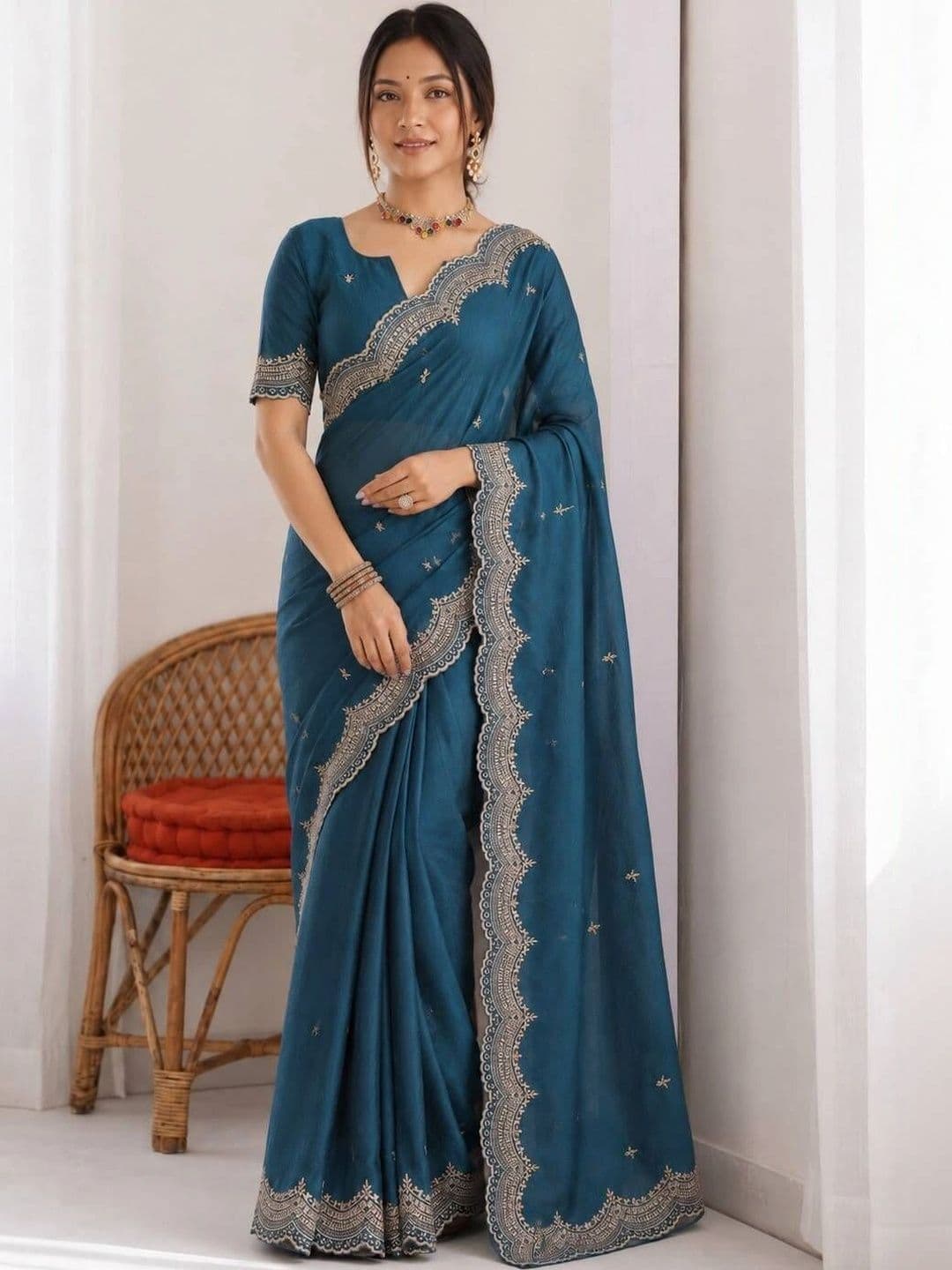Saanvi Ethnic Motifs Embroidered Poly Georgette Saree - view 1