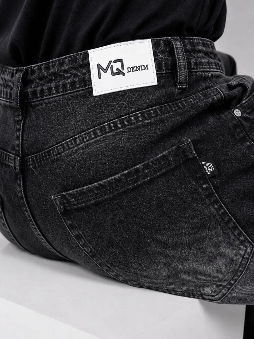 me Queen Men Straight Fit Mid-Rise Light Fade Jeans thumbnail 2
