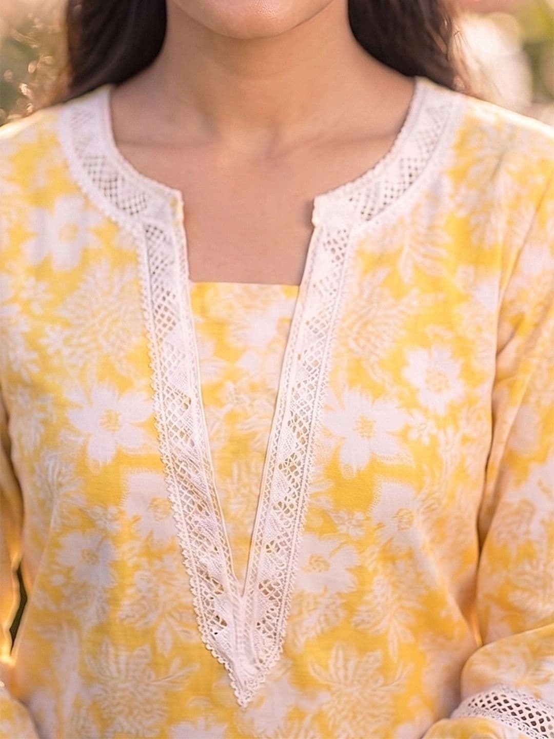 KALINI Women Floral Printed Floral Kurta thumbnail 4
