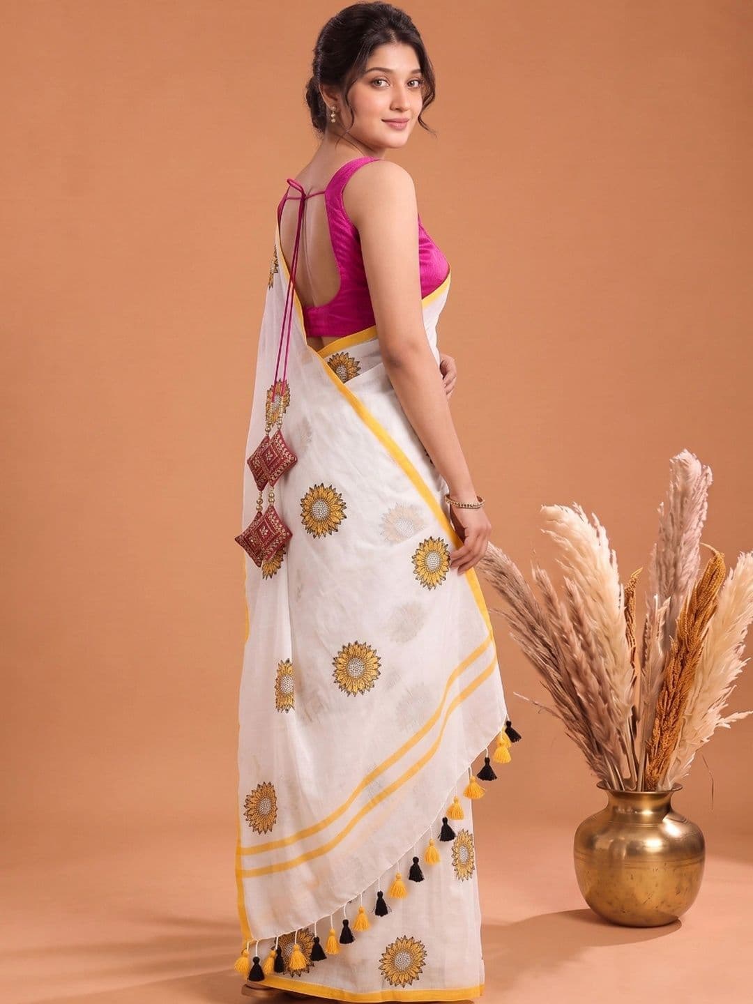 Mitera Ethnic Motifs Pure Cotton Saree thumbnail 5