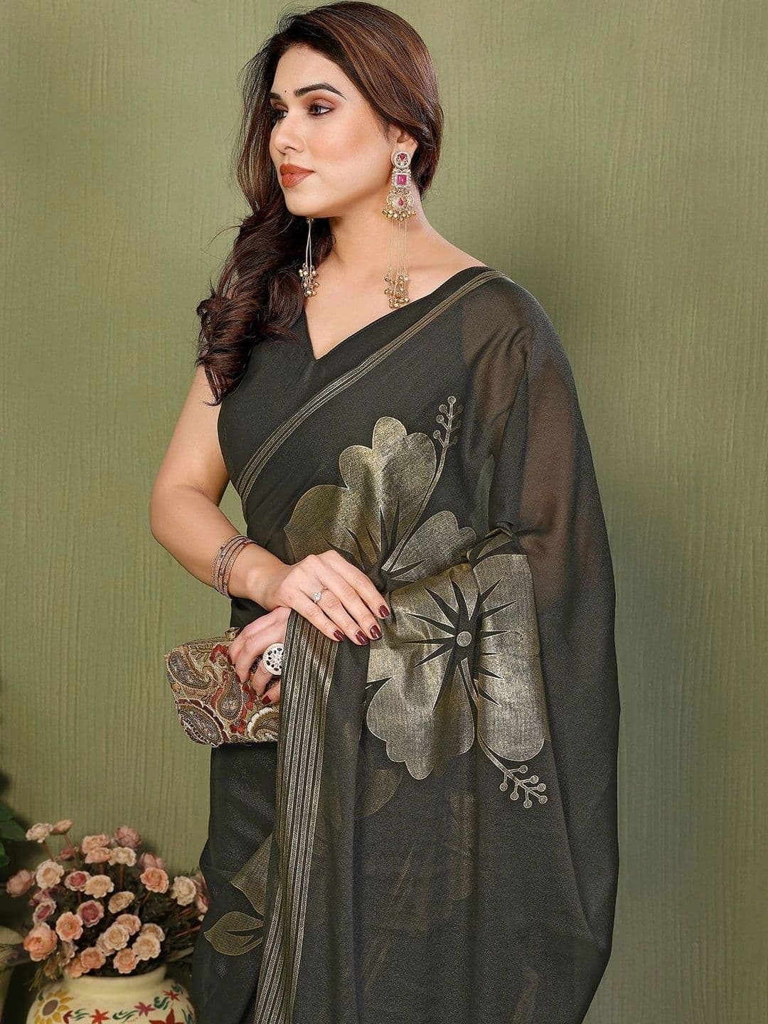 Urban Pallu Floral Pure Georgette Designer Saree thumbnail 5