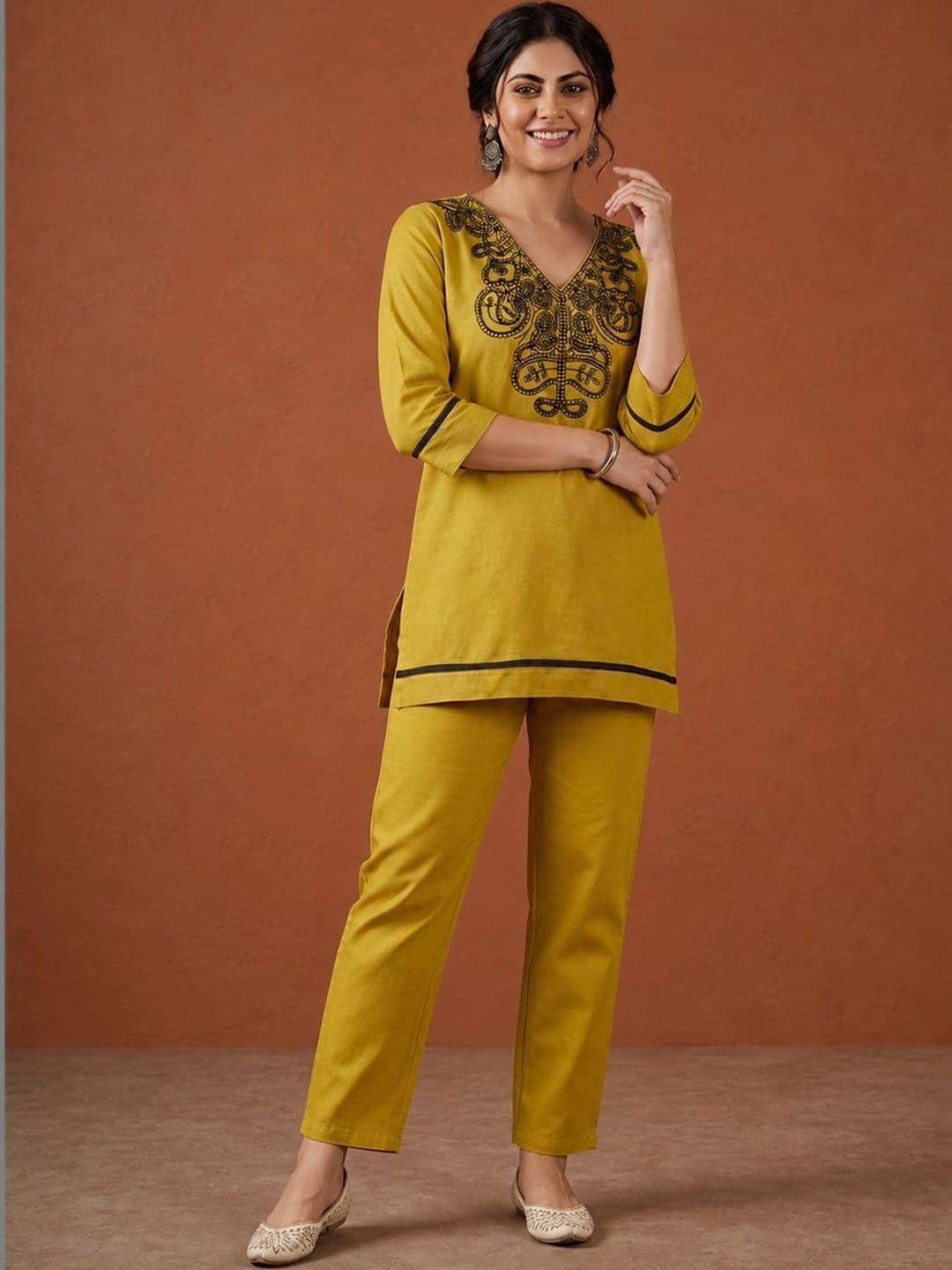 SAINOOR Women Ethnic Motifs Embroidered Regular Thread Work Pure Cotton Kurti with Trousers thumbnail 5
