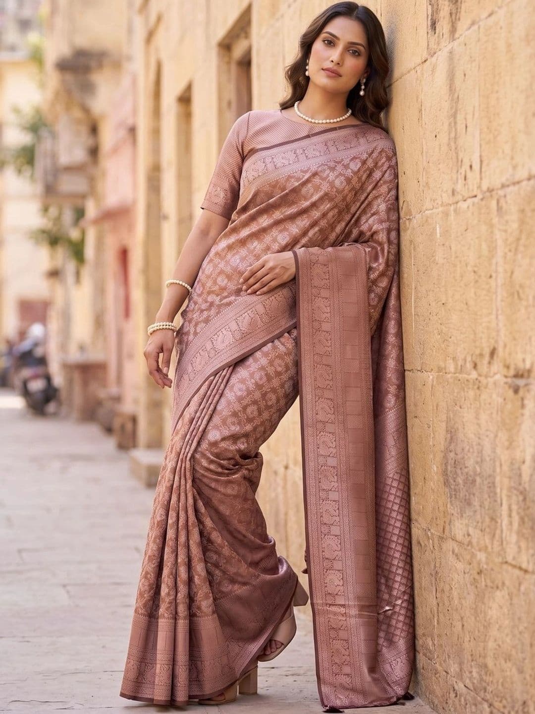 SOURAGYA Woven Design Zari Silk Blend Banarasi Saree thumbnail 5