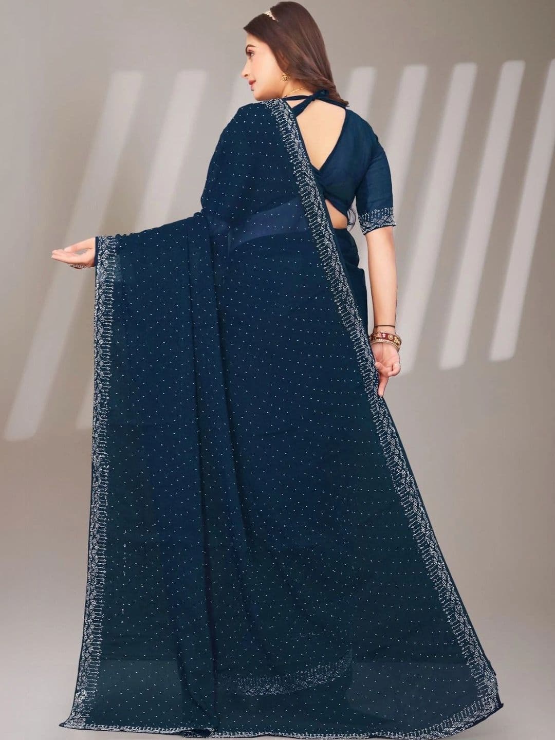 PRANU TRENDS Poly Chiffon Saree thumbnail 2