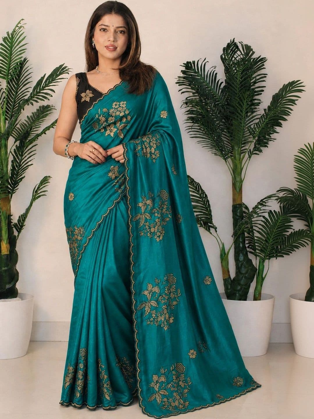 SANJANA  SILK SANJANA SILK Floral Embroidered Silk Blend Saree - view 1