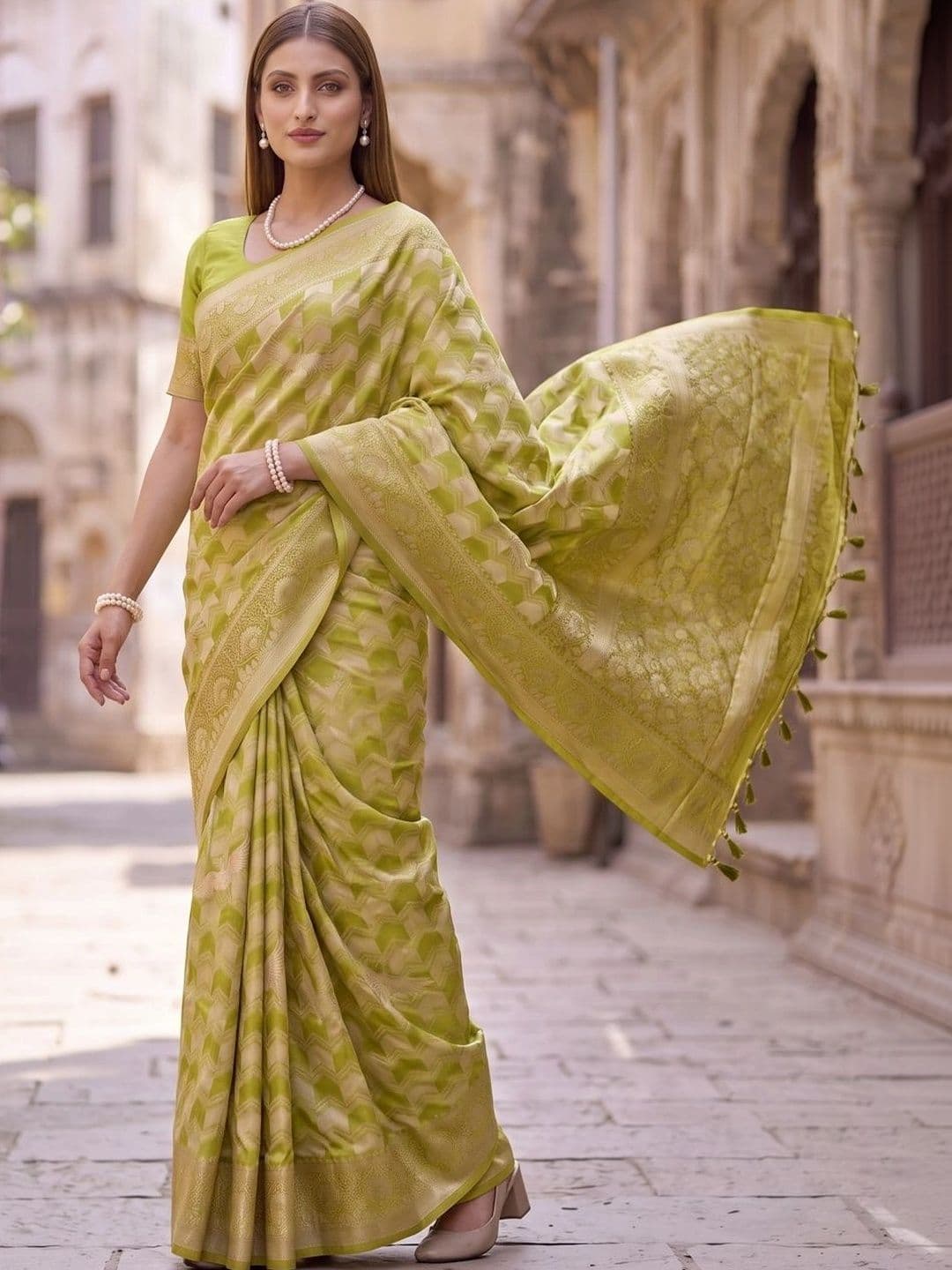 SOURAGYA Woven Design Zari Silk Blend Banarasi Saree thumbnail 5