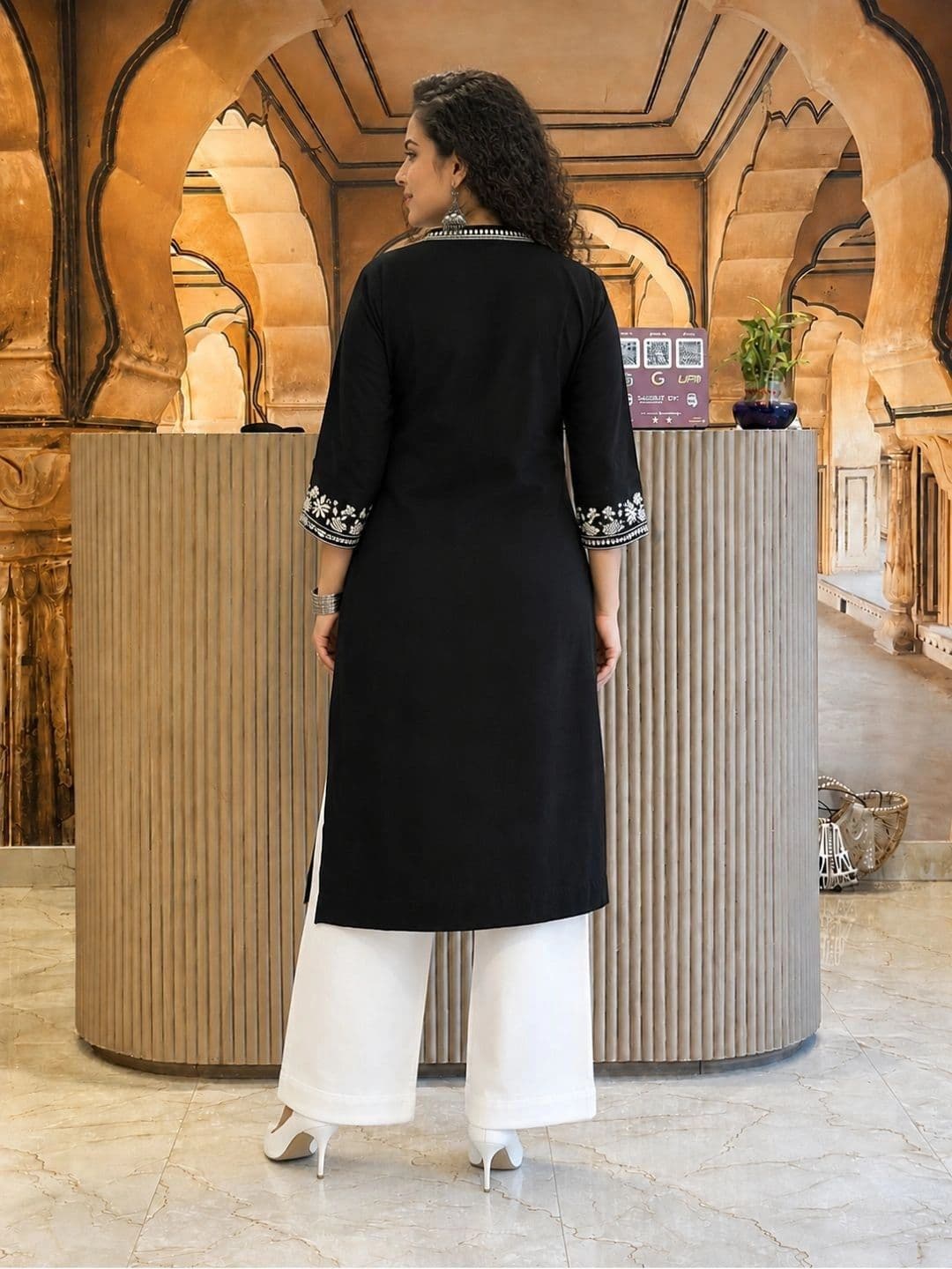 Rensa Women Embroidered Thread Work Kurta thumbnail 2